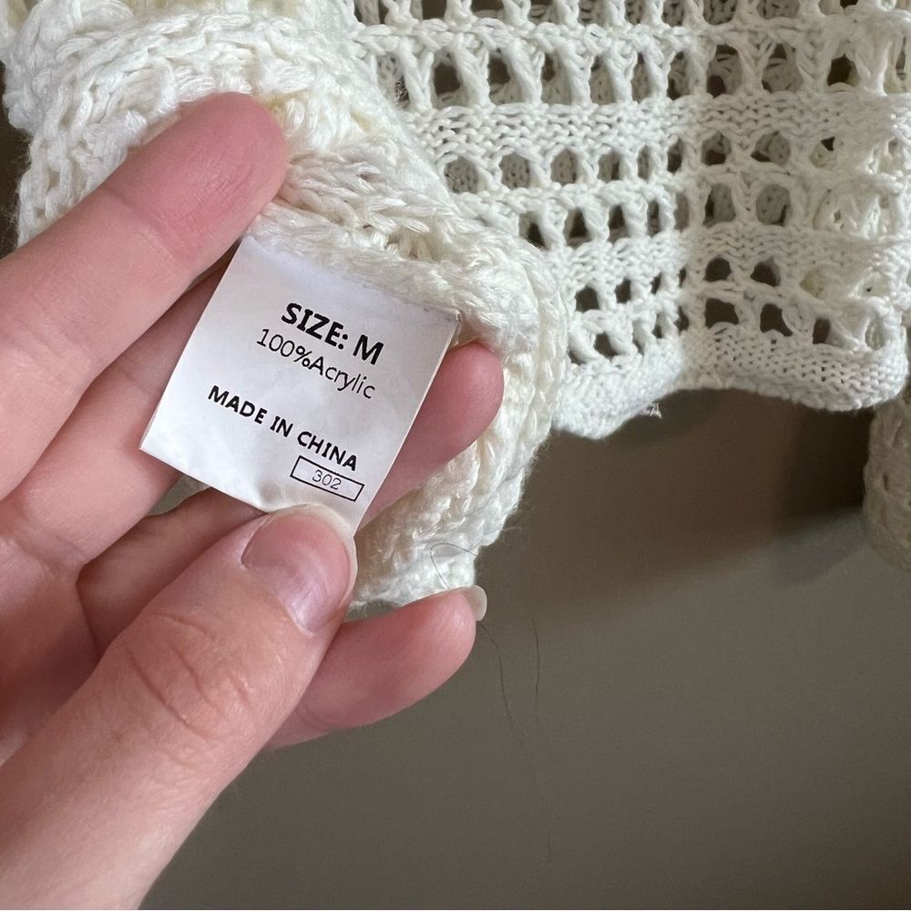 ✨ Women’s White Open Knit Sweater Medium - Picture 6 of 9